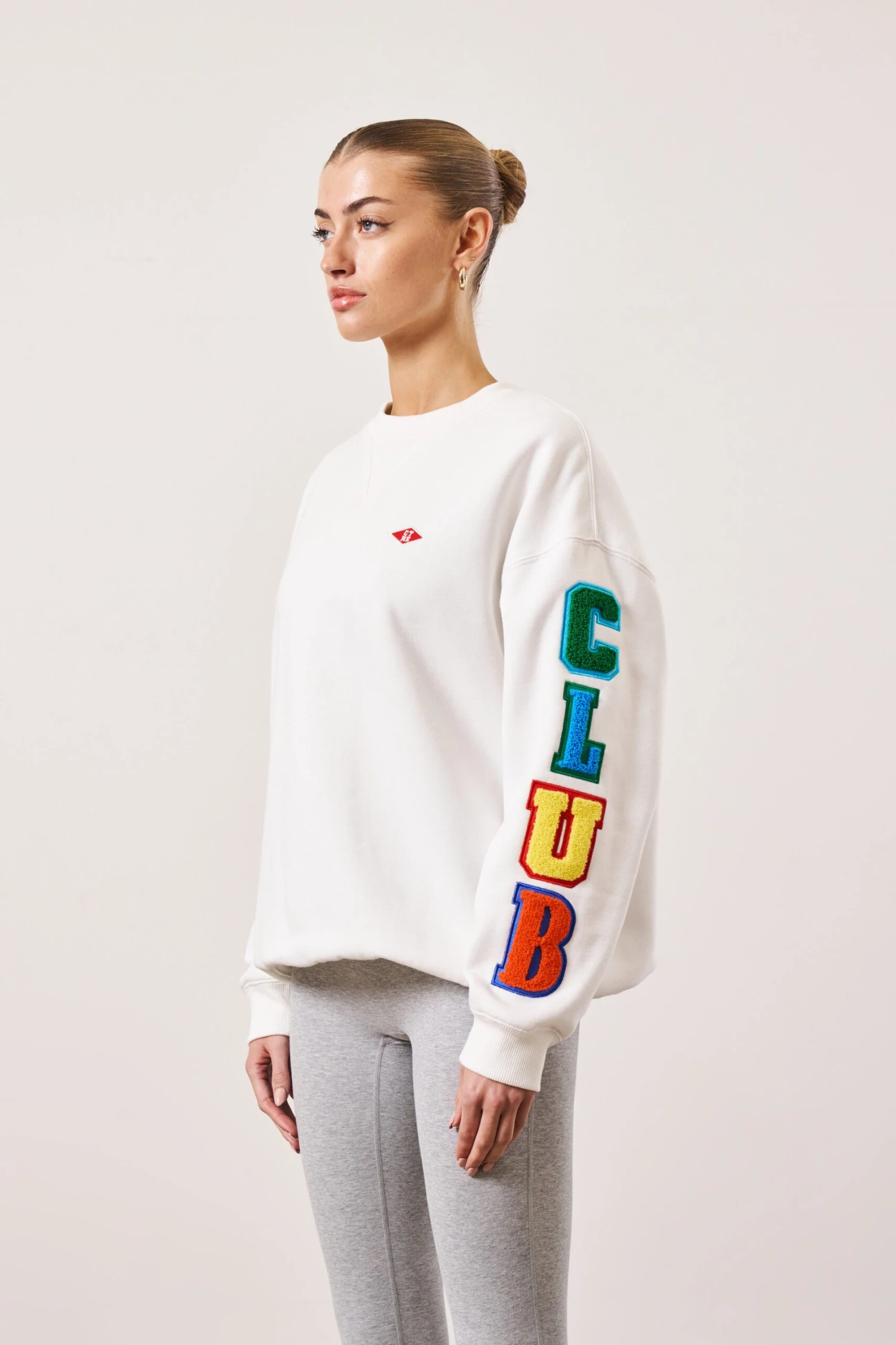 MULTIBADGED CHENILLE RELAXED SWEATSHIRT - OFF WHITE - Image 5