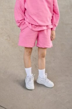 KIDS EMBLEM PRINT SWEAT SHORT - PINK