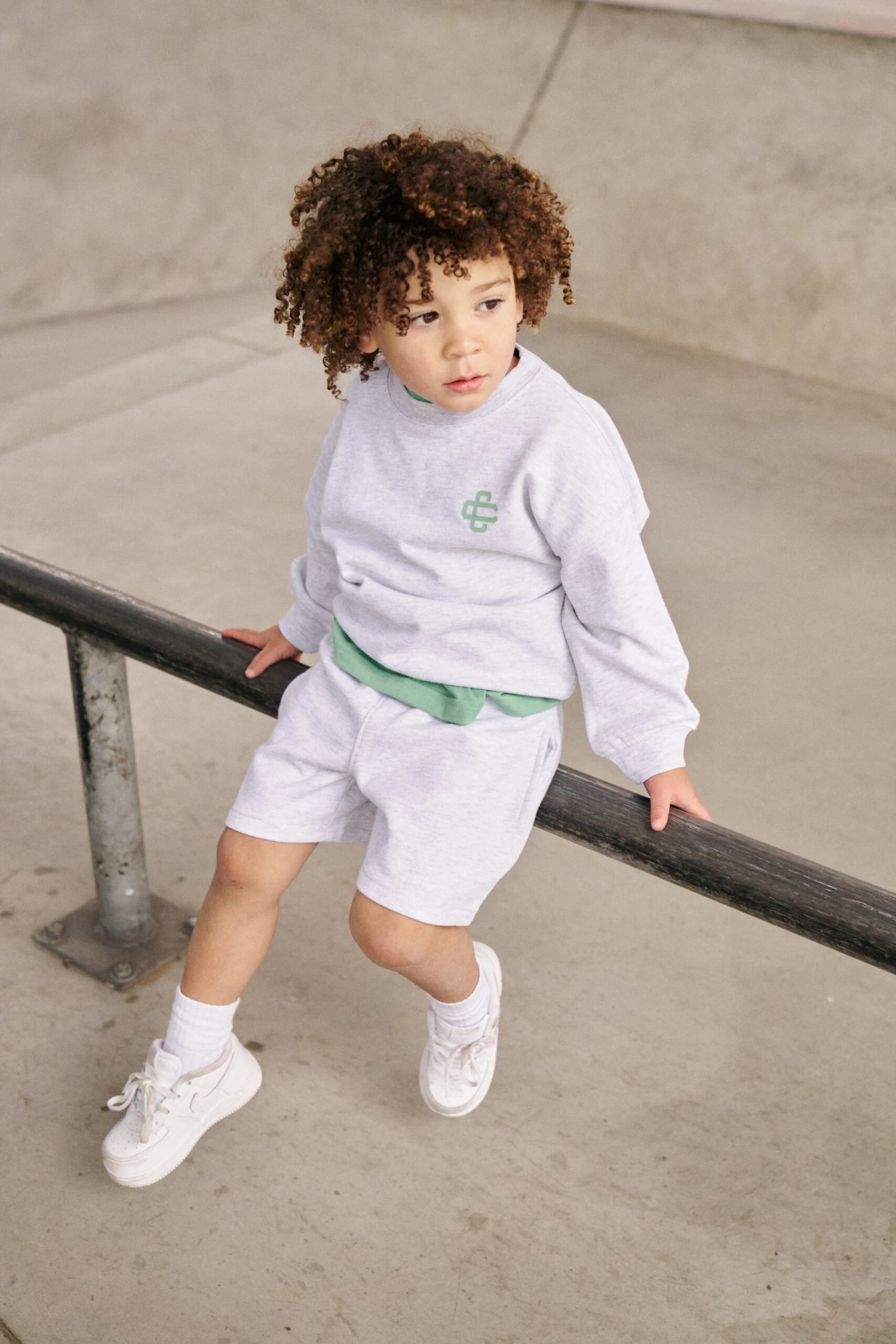 KIDS EMBLEM PRINT SWEAT SHORT - GREY MARL - Image 4